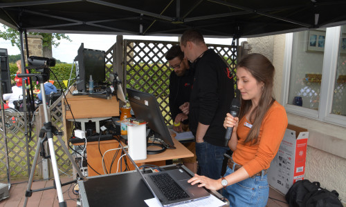 Sie sorgten für den technischen Ablauf, die Online-Kommentare und den Chat (von rechts): Anna-Lena Lohse, Dirk Flemmig und Randy Otto. 