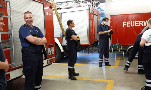 Die Kameraden der Freiwilligen Feuerwehr Dettum bei der Ausübung ihres theoretischen Dienstes.