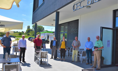 Im Rahmen seiner Sommertour besuchte Frank Oesterhelweg (Mitte) mit anderen CDU-Mitgliedern das Cremlingen Event Center.