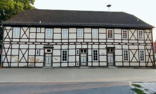 Die Alte Schule in Neudorf-Platendorf soll umgebaut werden.