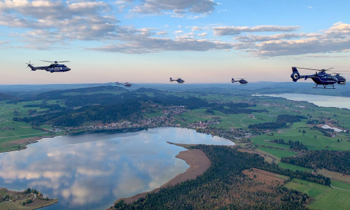 20 Piloten machten sich in zehn Hubschraubern zu ihrem Ausbildungsflug auf. Gifhorn war einer der Landungspunkte. 