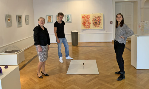 In der Ausstellung die Projektverantwortlichen (v. l.): Cortina Teichmann, Sven Bode und Stella Gilfert.