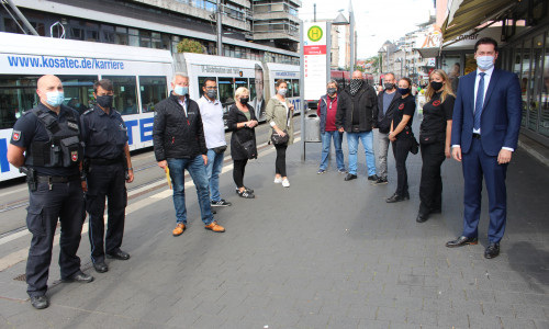 Polizei, BSVG und der Ordnungsdienst der Stadt führen zukünftig gemeinsame Kontrollen in den Bussen und Bahnen durch, um die Maskenpflicht durchzusetzen.