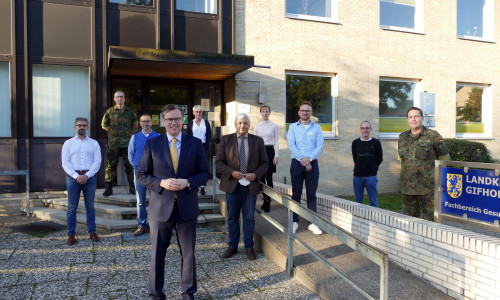 Landrat Dr. Andreas Ebel bedankte sich bei den Abgeordneten des Medizinischen Dienstes der Krankenkassen und den Soldaten der Bundeswehr für die Unterstützung in der Corona-Pandemie. 