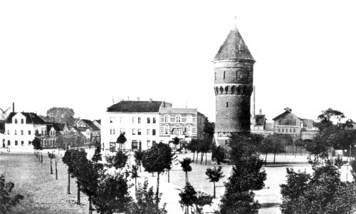 Friedrich-Ebert-Platz mit Wasserturm um 1900.