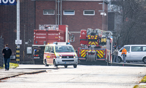 Feuerwehrfahrzeuge am Salzgitteraner Standort des Zugherstellers Alstom. 