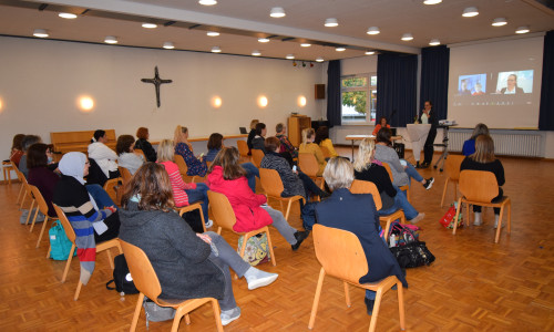 Die Eröffnung der EEC-Fortbildung in der Katholischen Familienbildungsstätte. 