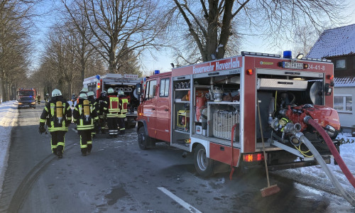 Die Feuerwehr im Einsatz in Söderhof. 