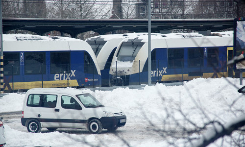 Bei Erixx wartet man noch auf schweres Räumgerät der DB Netze. Voraussichtlich morgen sollen die Züge wieder rollen. 