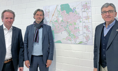 Marcus Klein und Heinrich Altmiks mit Bürgermeister Thomas Pink