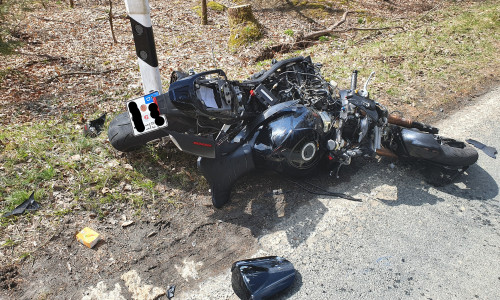 Nach dem Zusammenstoß hatte das Motorrad einen Totalschaden.