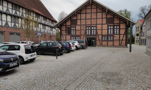 Der Parkplatz hinter dem Bürger Museum sollte zum Zunz-Platz werden. 