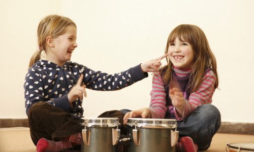 Die Musikschule stellt sich in den Kitas online vor, um die Kinder für die Musik zu begeistern. 