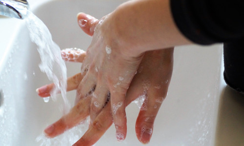 Jeder kann durch die richtige Händehygiene zur Vermeidung von Infektionen beitragen. 