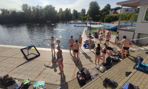 Der Fümmelsee bleibt am Freitag länger geöffnet.