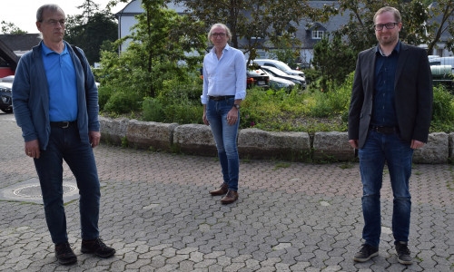 Gerolf Briegel (von links) und Dirk Becker leiten derzeit noch zu zweit den Betriebshof. Bald geben sie den Staffelstab an Sebastian Heim weiter.