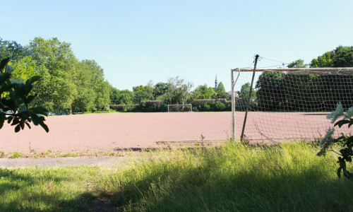 Der Hartplatz auf dem Gelände des BV Germania könnte zum Parkplatz werden. 