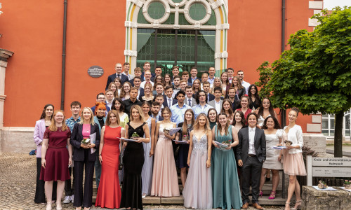 62 Abiturienten konnten in diesem Jahr auf den Gymnasium am Bötschenberg ihre Abschlusszeugnisse entgegenehmen.