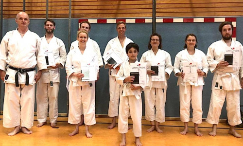 Die Karateka konnten ihre Prüfung zur nächsten Graduierung erfolgreich meistern. 