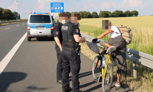 Die Polizei nahm den Fahrradfahrer mit auf die Wache