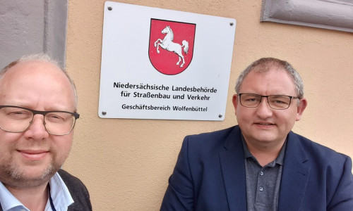 Der Landtagsabgeordnete Jörn Domeier (links) und Landratskandidat Jan Fricke, beide SPD. 