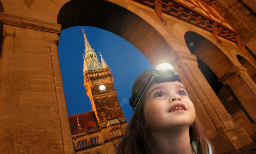 In den Herbstferien können Kinder und Jugendliche bei zusätzlichen Terminen der Kinderführungen Braunschweig aus neuen Perspektiven entdecken – zum Beispiel bei der Taschenlampenführung.