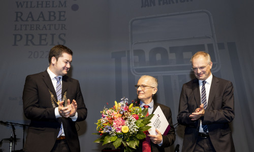 Oberbürgermeister Dr. Thorsten Kornblum, Jan Faktor und Stefan Raue (v. li.).