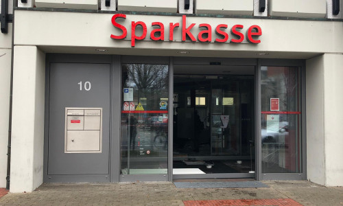 Die Sparkassen-Filiale nach der Explosion.