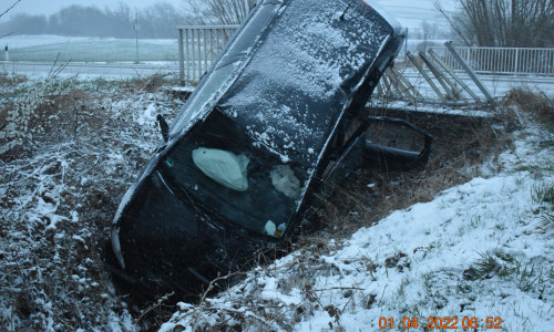 Im Bereich Herrhausen geriet ein Auto in den Graben. 