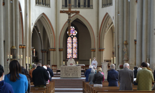 Am 8. Mai hat Propst Reinhard Heine in der Kirche St. Aegidien einen dezentralen Eröffnungsgottesdienst zum Godehardjahr des Bistums Hildesheim gefeiert. 