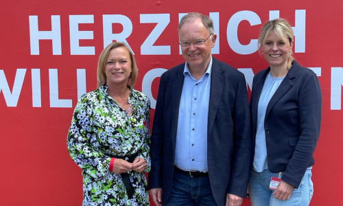 Dunja Kreiser (li.) mit Ministerpräsident Stephan Weil und der Braunschweiger Landtagskandidatin Julia Retzlaff.