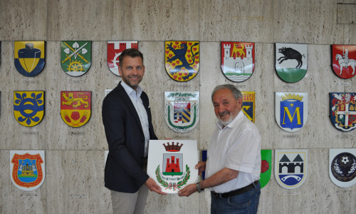 Oberbürgermeister Weilmann und Ehrenbürger Rocco Artale laden ein zur Bürgerreise nach Italien im September.