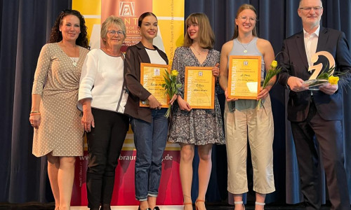 Der Zonta Club Braunschweig vergibt Preise an engagierte junge Frauen - Der erste Platz geht an Marie Werner vom Gymnasium Kleine Burg.