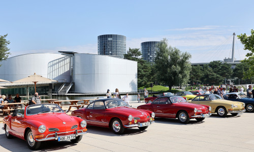 Auf dem Piazza-Vorplatz können Besucherinnen und Besucher ab 14 Uhr viele besondere Cabriolets aus Osnabrücker Produktion sehen.