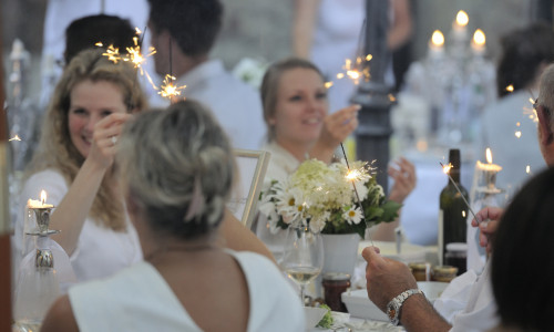 Beim Dinner in White kommen am 28. August über 1.500 Gäste zu einem besonderen Abendessen in der Braunschweiger Innenstadt zusammen.