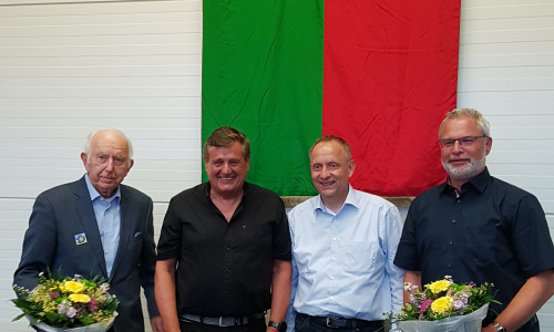 Von links: Besitzer Gebhard Gohla, Vorsitzender Wolfgang Zierke, Bürgermeister Klaus Saemann, stellvertretender Vorsitzender Hubertus Hahn. Es fehlt Beisitzerin Hannelore Elsner.