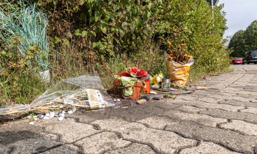 In der Nähe des Tatortes erinnern nur noch wenige Blumen und Kerzen and das schreckliche Geschehen des 21. Juni.