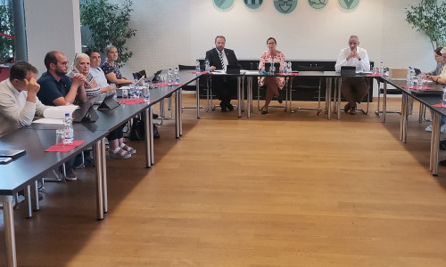 Die Mitglieder des Samtgemeinderates Grasleben während ihrer Sitzung im September 2022