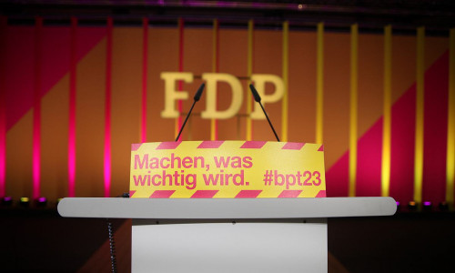 FDP-Logo auf dem Parteitag im April 2023 (Archiv)