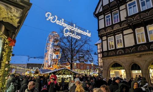 Weihnachtsmarkt ist wieder ohne Einschränkungen geöffnet. 