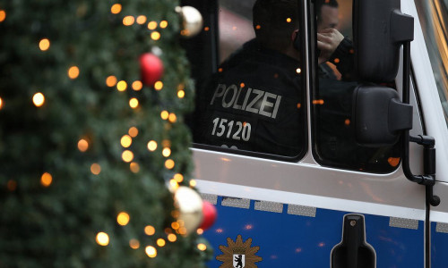 Polizei auf Weihnachtsmarkt (Archiv)