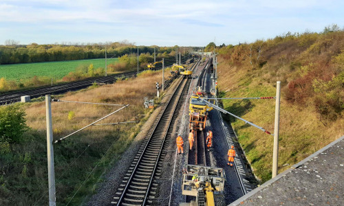 Während der vierten Sperrpause für den Zugverkehr im November und Dezember wurden unter anderem Arbeiten an den Weichen und Gleisen sowie Kabeltiefbau-, Brücken- und Rammarbeiten durchgeführt.