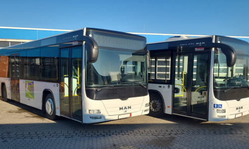Die beiden MAN-Solo Linienbusse für die Ukraine.