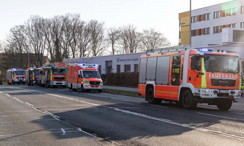 Feuerwehr, Polizei und Rettungsdienst wurden am Dienstag zum Klinikum Salzgitter alarmiert. 