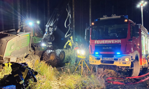 Anlage von Brandschneisen im Nationalpark Harz während der akuten Brände im August 2022.
