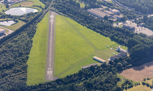 Der Flugplatz in Drütte von oben.