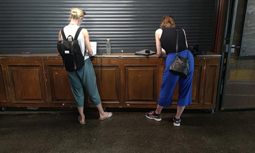 Zwei Frauen mit Laptop (Archiv)