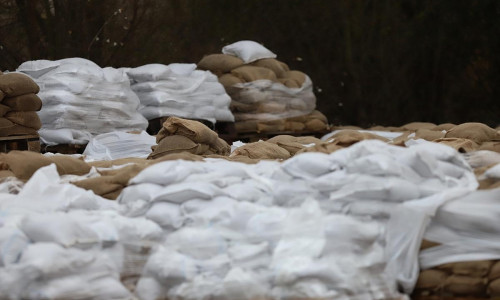 Sandsäcke zum Hochwasserschutz (Archiv)