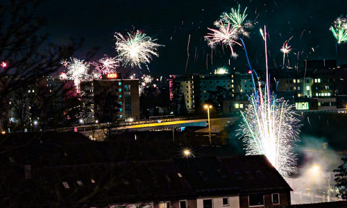 Das neue Jahr wurde in Braunschweig mit ausgiebig Feuerwerk empfangen.