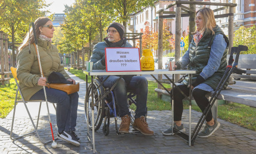 Petra Bognitz, Torsten Busch und Carolin Rattunde (von links) vom Arbeitskreis "Quartier barrierefrei" werden durch Barrieren oft ausgegrenzt.